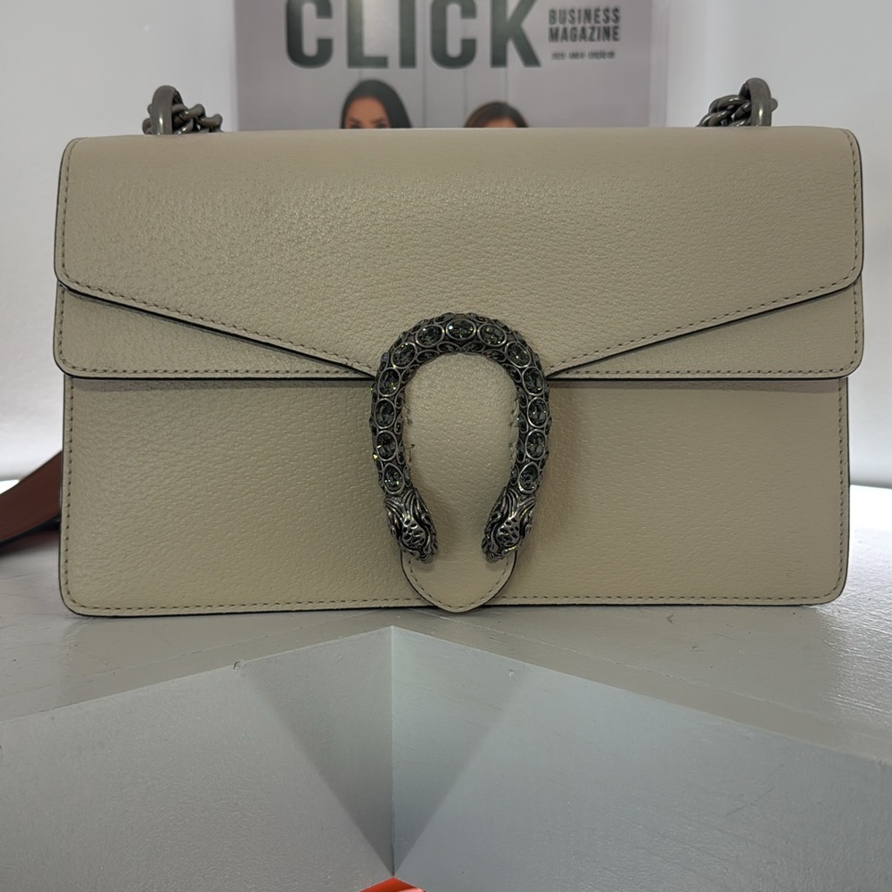 NEW Chic Cream Leather Bag with Ornate Silver Clasp